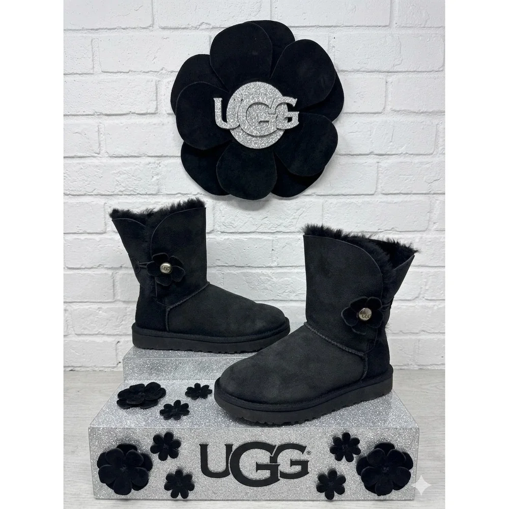 UGG 🖤Bailey Button 🚨Flower Black Suede Boots Rare Boho Edgy Grunge Gorpcore 6‎
